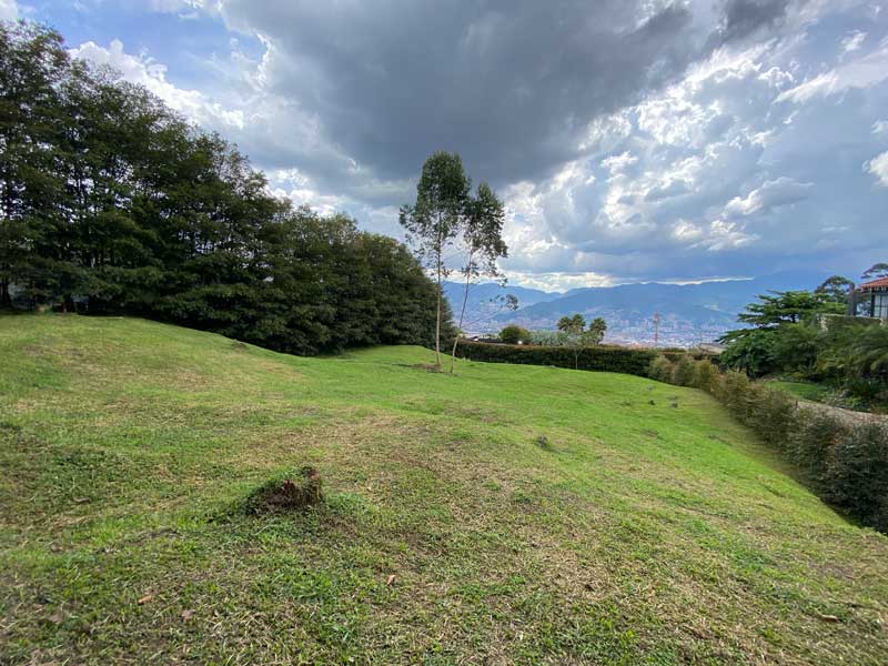 lote en parte baja de envigado en venta